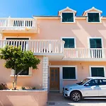 Marija Konukevi Vela Luka